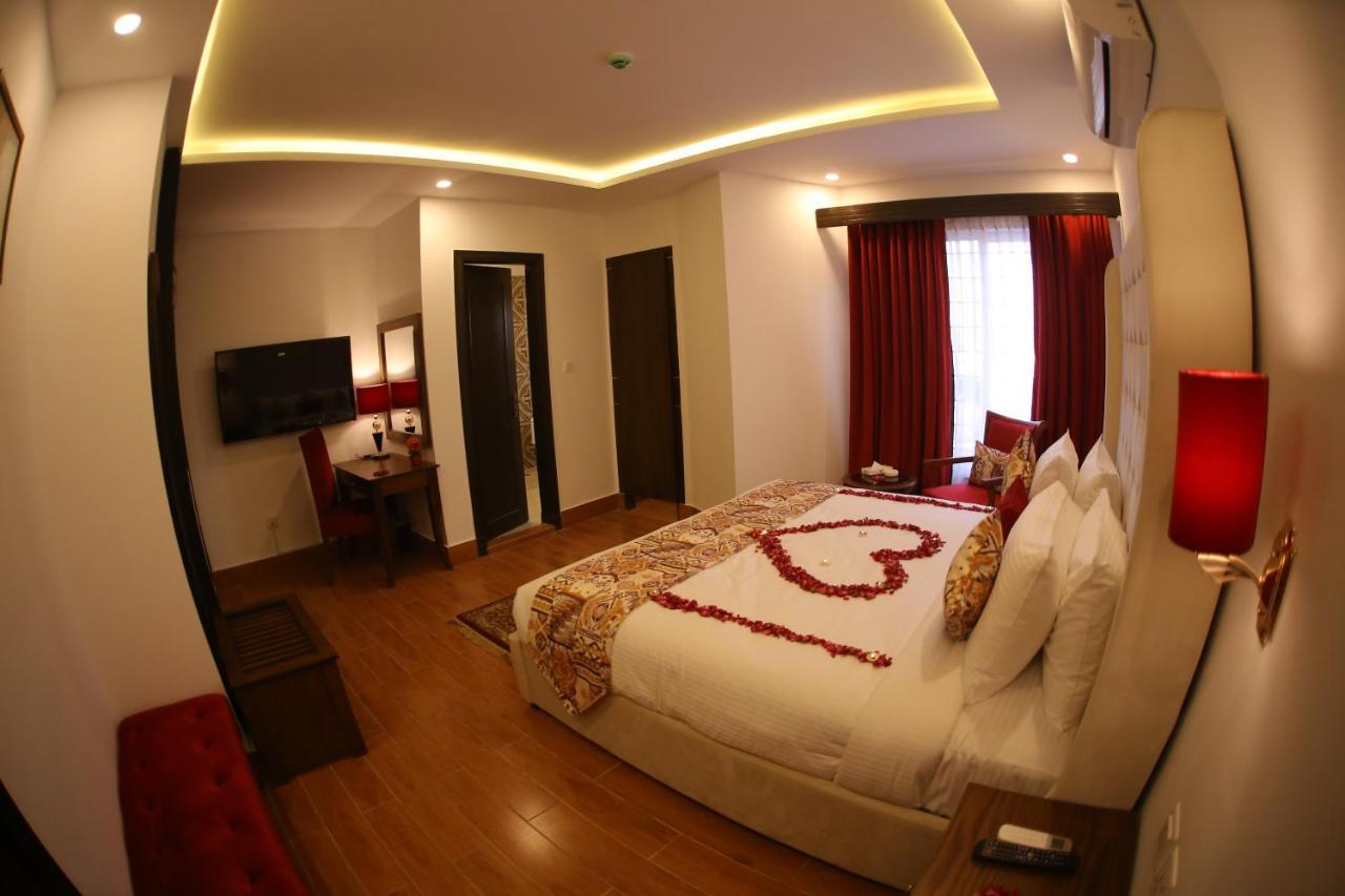 Grand Mongolia Hotel Равалпинди Екстериор снимка