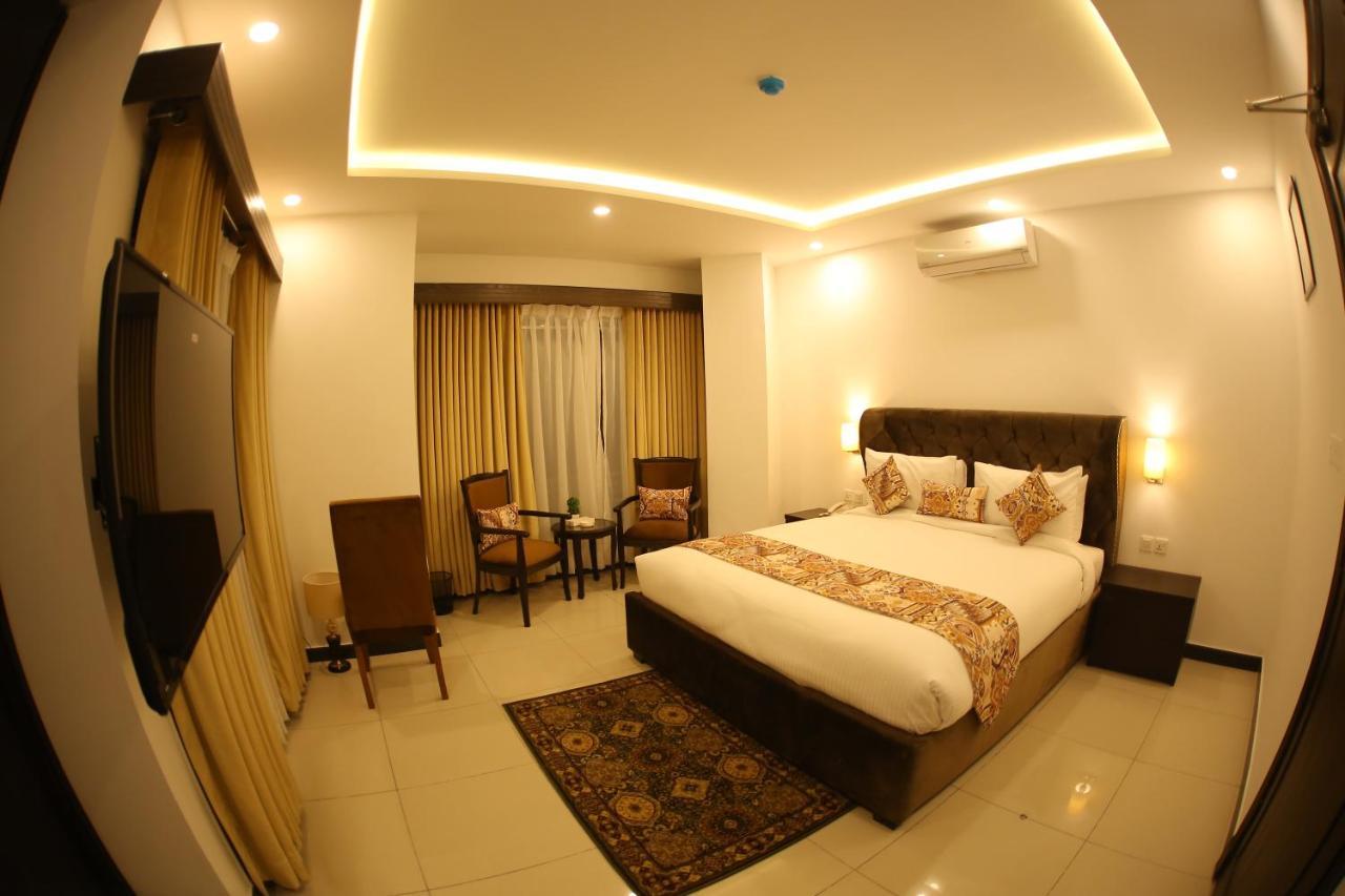 Grand Mongolia Hotel Равалпинди Екстериор снимка